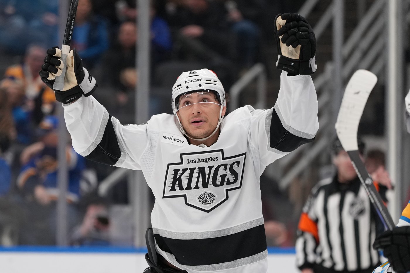 Moore scores deciding goal in shootout as Kings beat Blues 5-4 | iNFOnews.ca