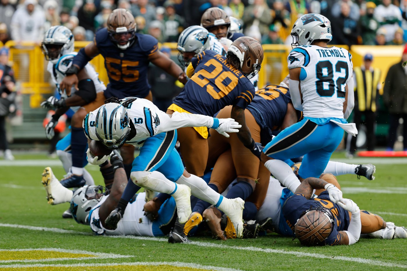 Rico Dowdle's big day and Ryan Fitzgerald's big kick give Panthers 16-13 win over Packers | iNFOnews.ca