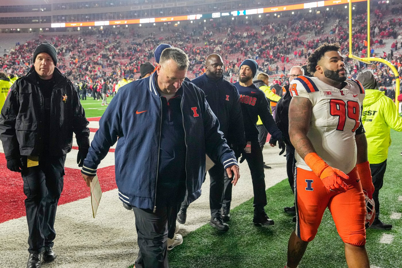 Darrion Dupree runs for 2 TDs, Wisconsin beats Illinois 27-10 | iNFOnews.ca