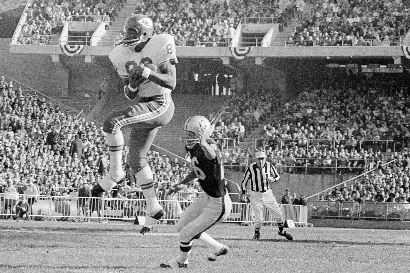 Ken Anderson, Roger Craig among 9 seniors semifinalists for Pro Football Hall of Fame's 2026 class | iNFOnews.ca