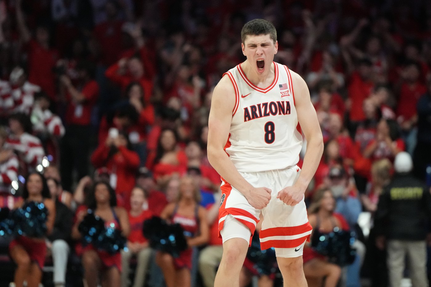 Peat scores 18 points, No. 2 Arizona blows out No. 20 Auburn 97-68 for 4th ranked win | iNFOnews.ca