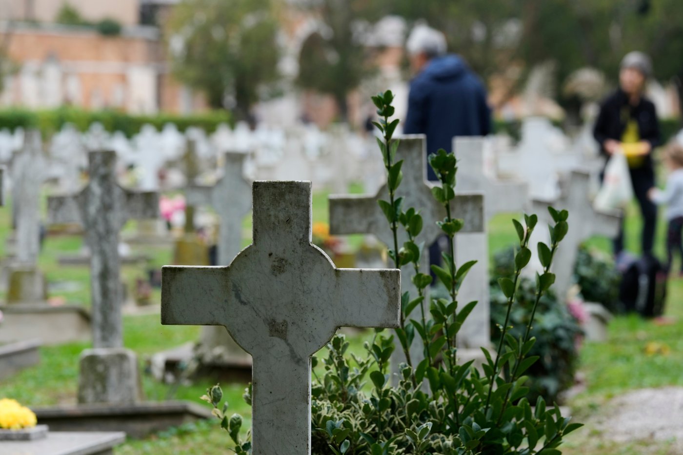 Venice revives a quarter-mile floating bridge to island cemetery for All Souls' Day mourners | iNFOnews.ca Venice revives a quarter-mile floating bridge to island cemetery for All Souls' Day mourners | iNFOnews.ca