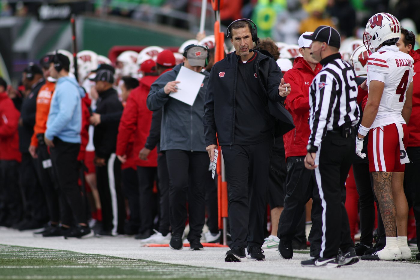 No. 6 Oregon survives lackluster performance with 21-7 win over Wisconsin | iNFOnews.ca No. 6 Oregon survives lackluster performance with 21-7 win over Wisconsin | iNFOnews.ca