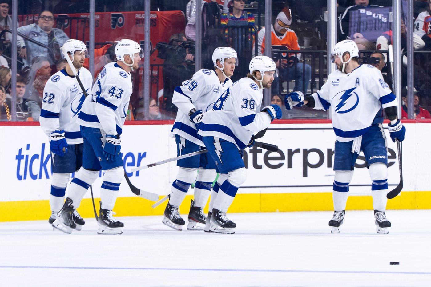 Lightning beat Flyers for 10th straight win as Cooper notches 600th win | iNFOnews.ca