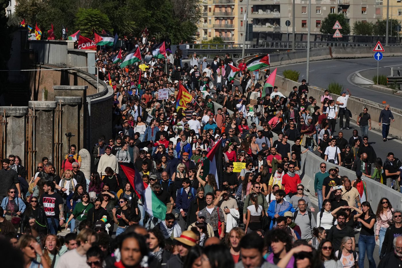 Photos show widespread protests after Israeli forces intercept Gaza-bound flotilla | iNFOnews.ca