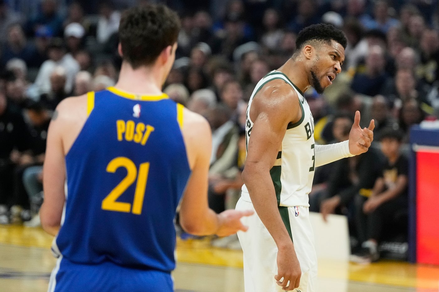 Stephen Curry, Jimmy Butler lead Warriors past Bucks, 120-113 | iNFOnews.ca