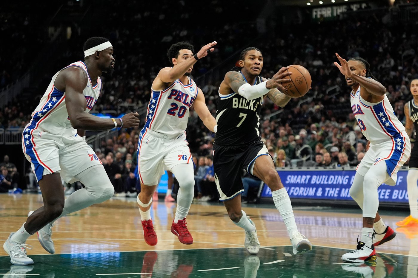 Big night from bench players helps 76ers beat Bucks 116-101 | iNFOnews.ca