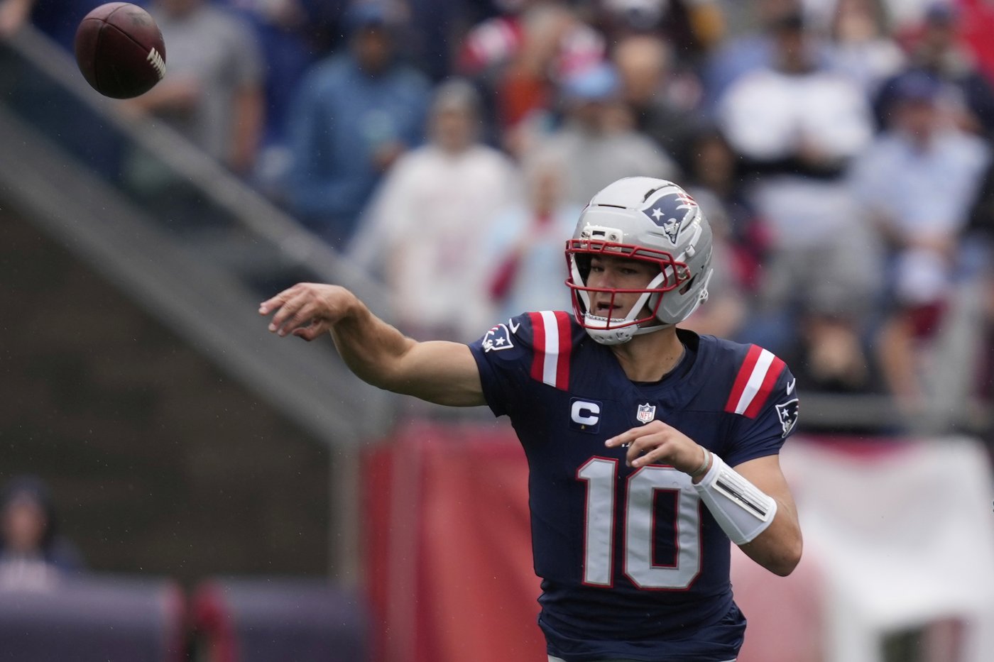 Geno Smith passes for 362 yards and a TD in Raiders debut as Vegas thwarts Patriots 20-13 | iNFOnews.ca Geno Smith passes for 362 yards and a TD in Raiders debut as Vegas thwarts Patriots 20-13 | iNFOnews.ca