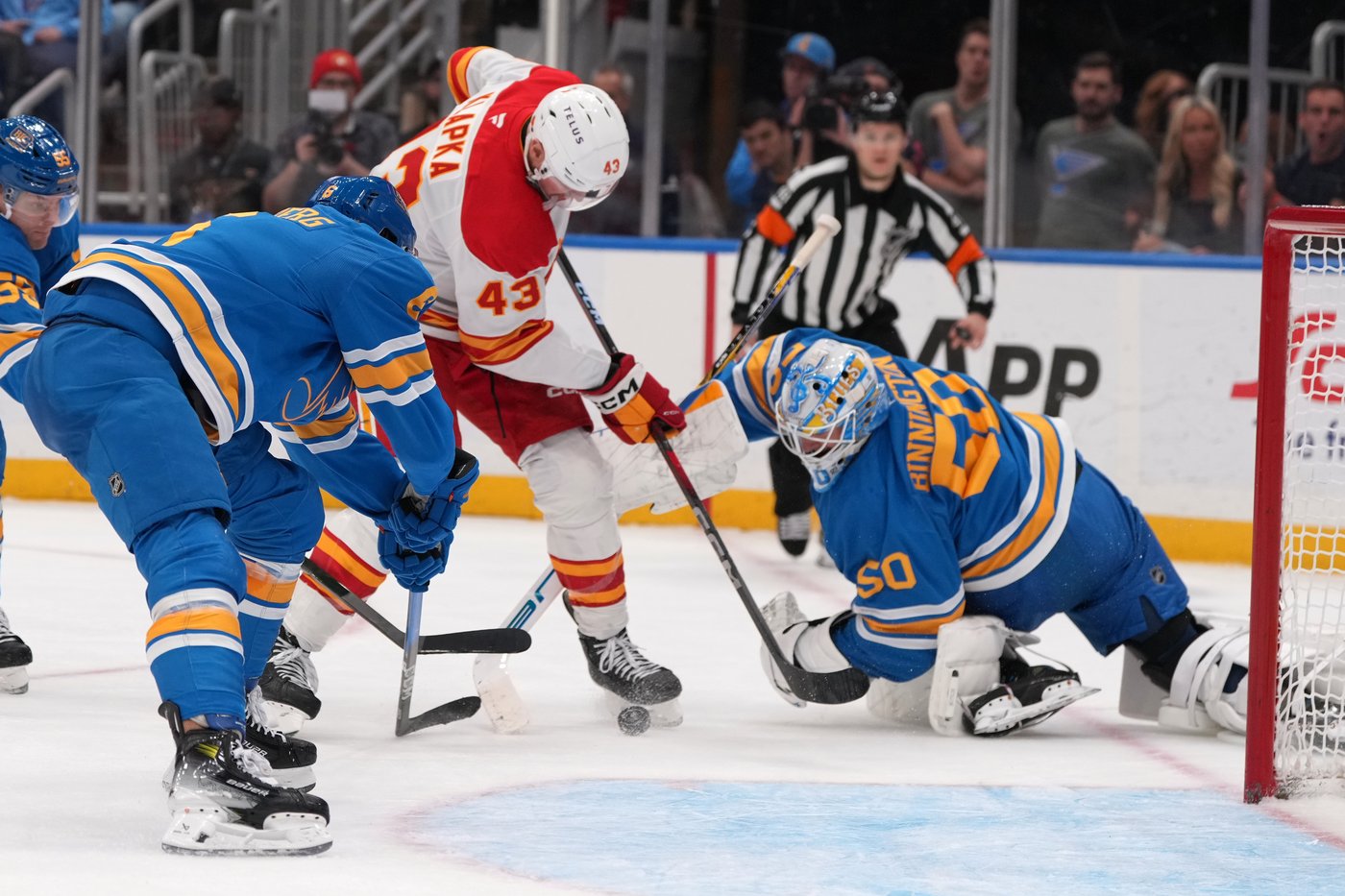 Walker, Binnington lead Blues to 3-2 win over Flames | iNFOnews.ca Walker, Binnington lead Blues to 3-2 win over Flames | iNFOnews.ca