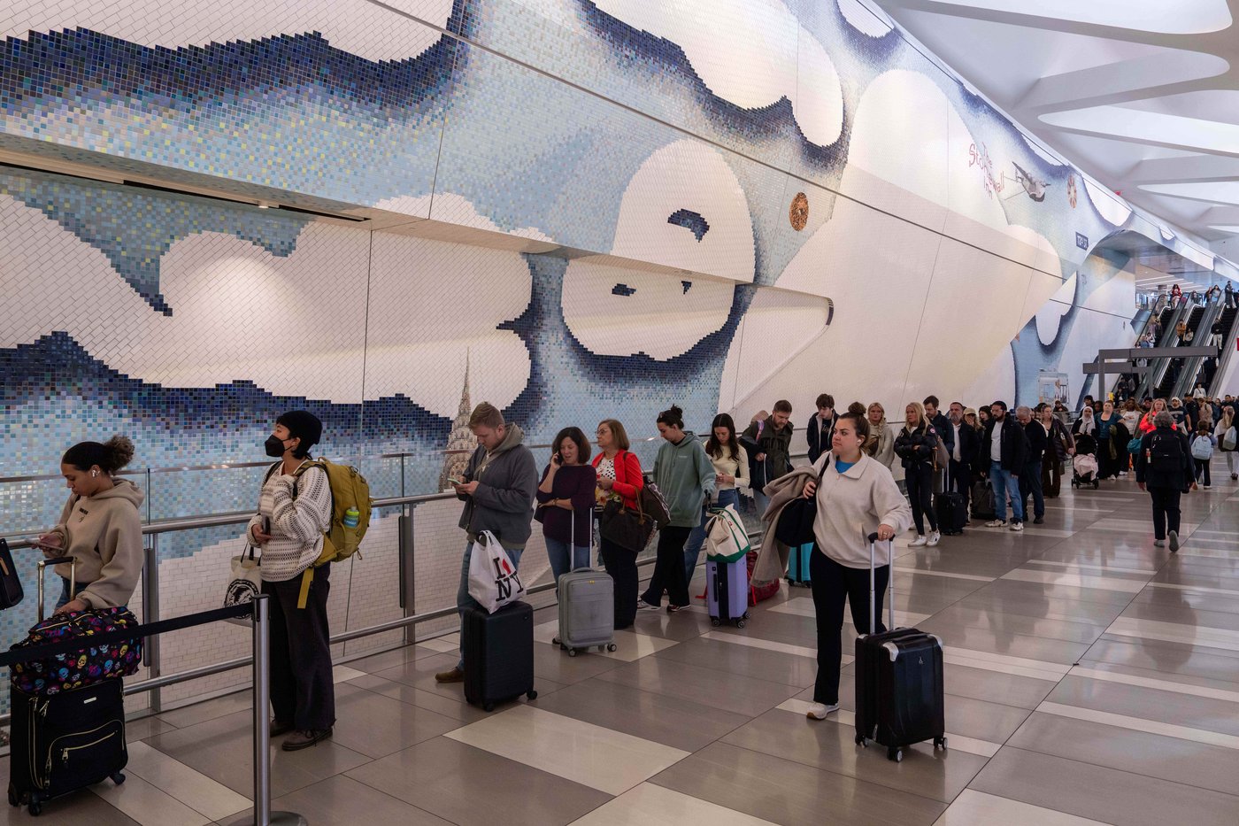 US airlines' daily cancellations exceed 2,700 as shutdown impact extends | iNFOnews.ca