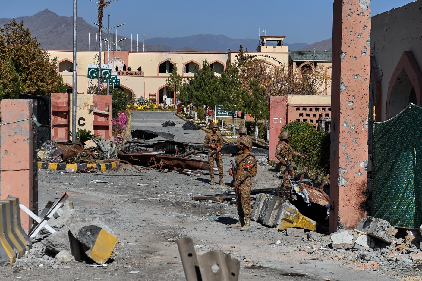 Pakistan says Afghan nationals carried out this week’s suicide attacks | iNFOnews.ca
