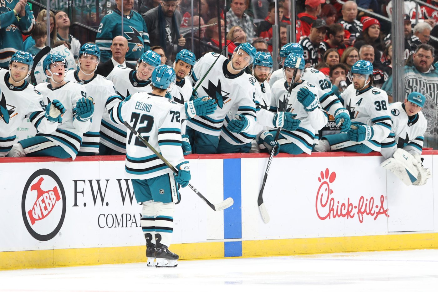 Hamilton scores 2 power-play goals as Devils beat Sharks 3-1 for 7th straight win | iNFOnews.ca Hamilton scores 2 power-play goals as Devils beat Sharks 3-1 for 7th straight win | iNFOnews.ca