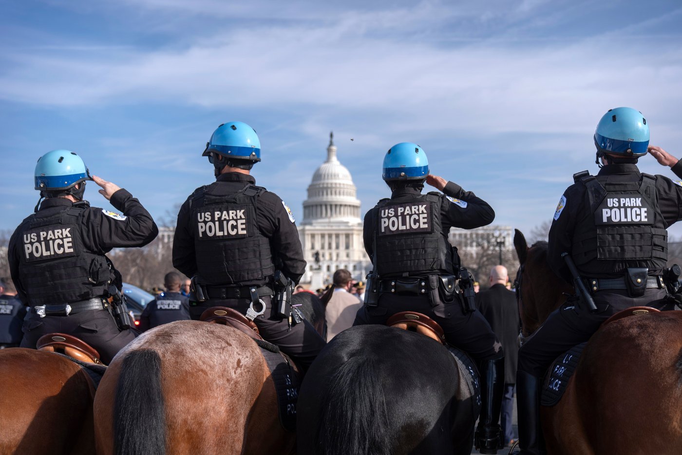 Washington Metropolitan Police officer dies from injuries suffered while helping stranded motorist | iNFOnews.ca Washington Metropolitan Police officer dies from injuries suffered while helping stranded motorist | iNFOnews.ca