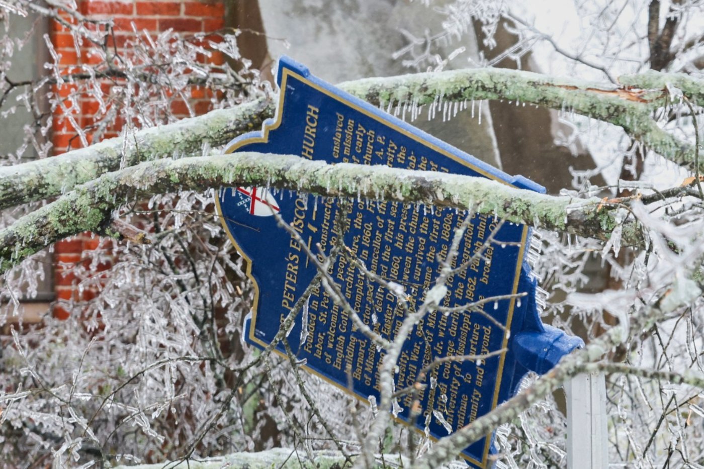 Mississippi shivers under ice as long recovery looms | iNFOnews.ca