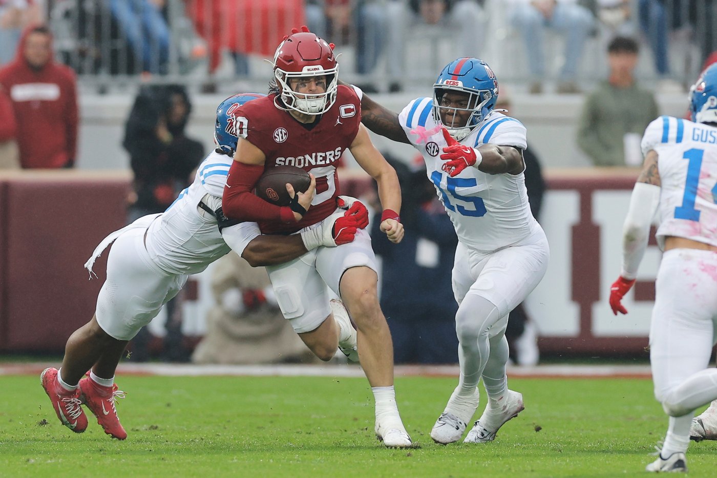 Oklahoma QB John Mateer still finding groove after hand injury as Sooners fall to No. 8 Mississippi | iNFOnews.ca Oklahoma QB John Mateer still finding groove after hand injury as Sooners fall to No. 8 Mississippi | iNFOnews.ca