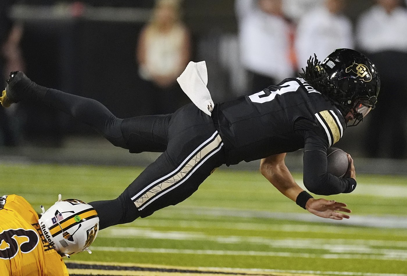 Kaidon Salter back as starting QB, throws 3 TD passes to help Colorado hold off Wyoming 37-20 | iNFOnews.ca Kaidon Salter back as starting QB, throws 3 TD passes to help Colorado hold off Wyoming 37-20 | iNFOnews.ca