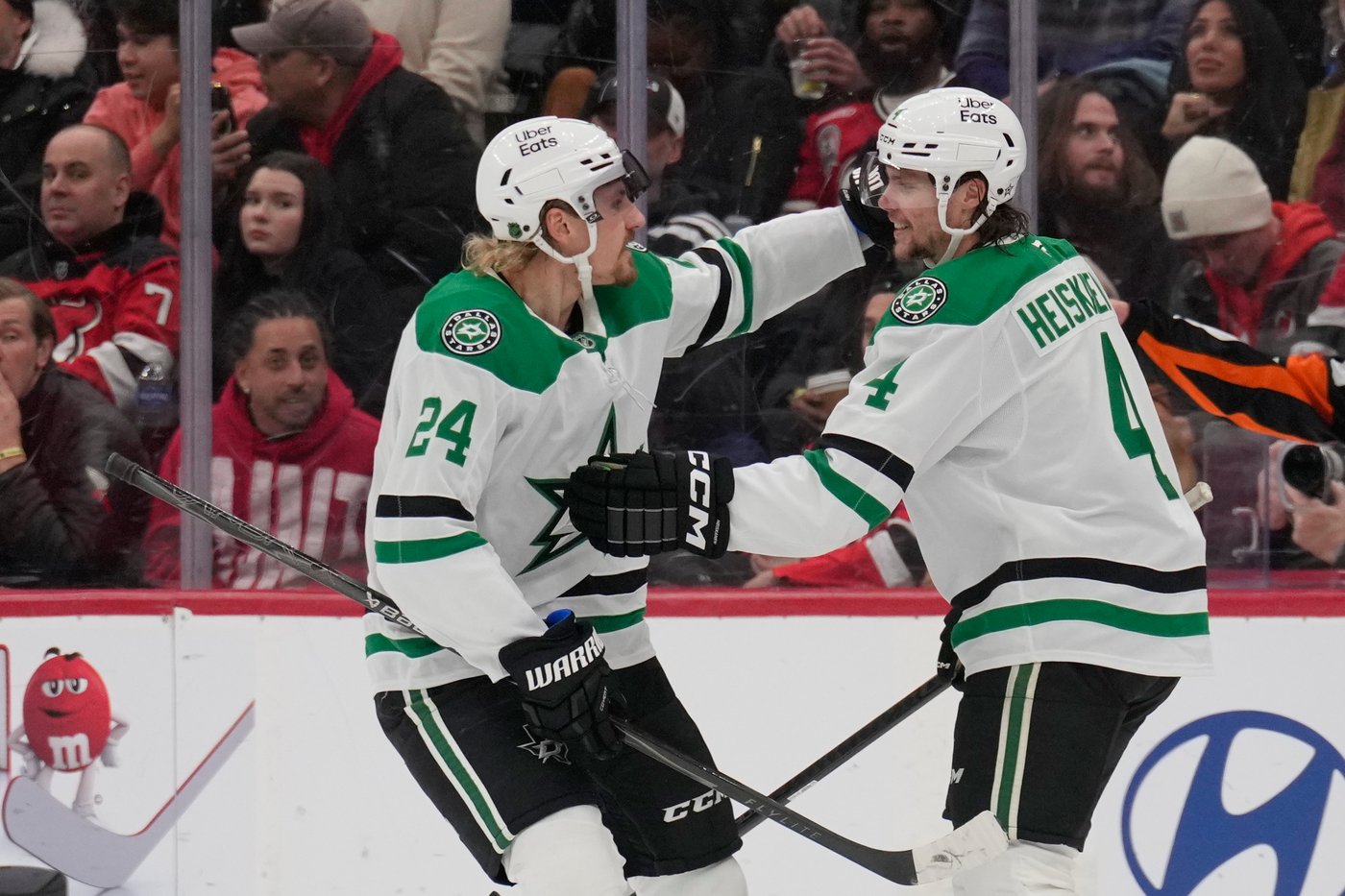 Jason Robertson scores and Jake Oettinger shines as the Stars shut out the Devils 3-0 | iNFOnews.ca
