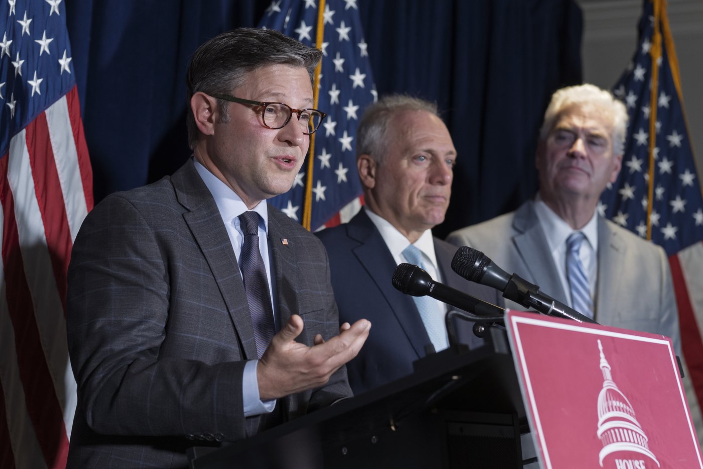 Politicians who have experienced violence directly react to Charlie Kirk shooting | iNFOnews.ca