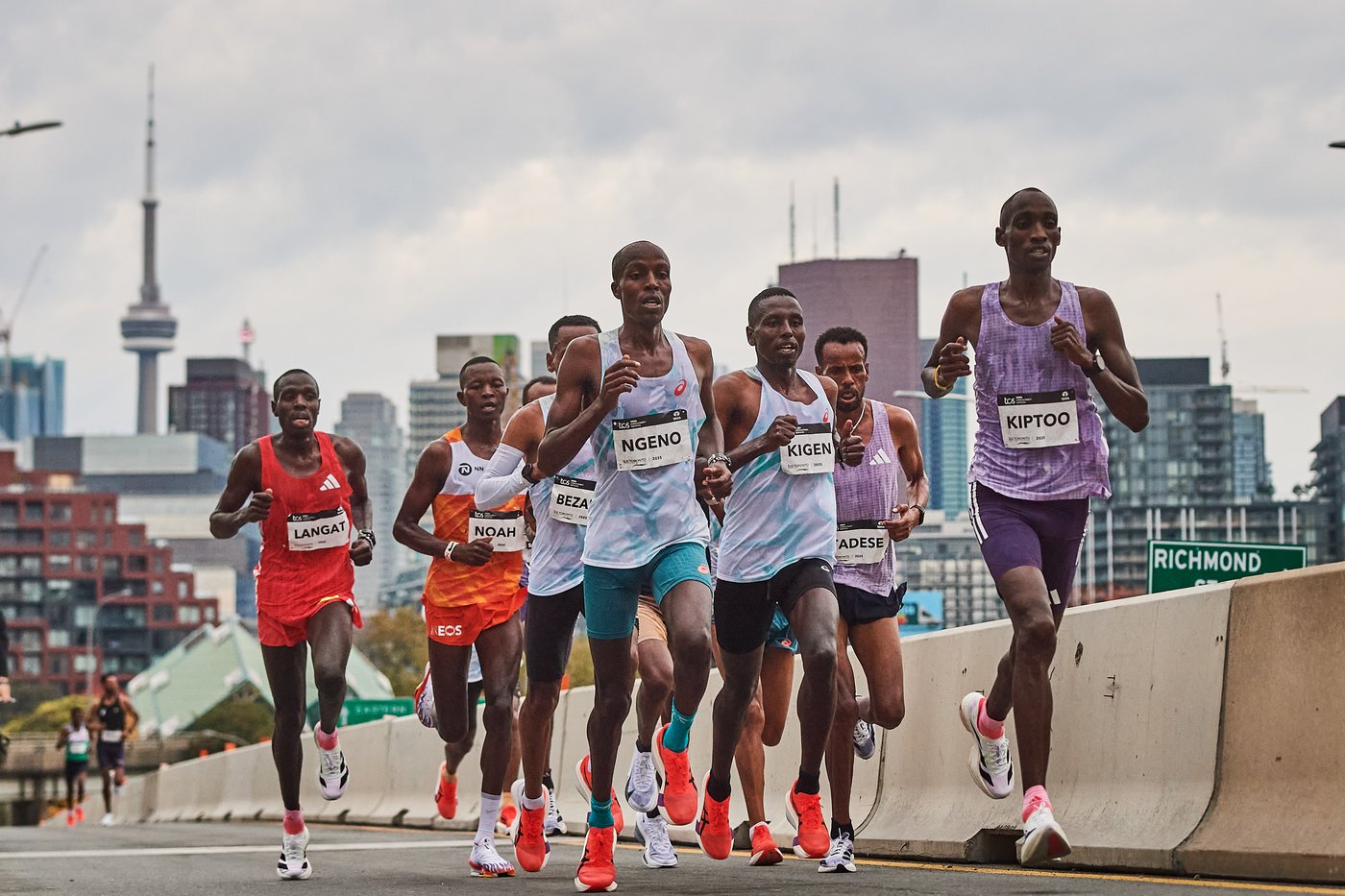Photo Gallery: Toronto Waterfront Marathon | iNFOnews.ca
