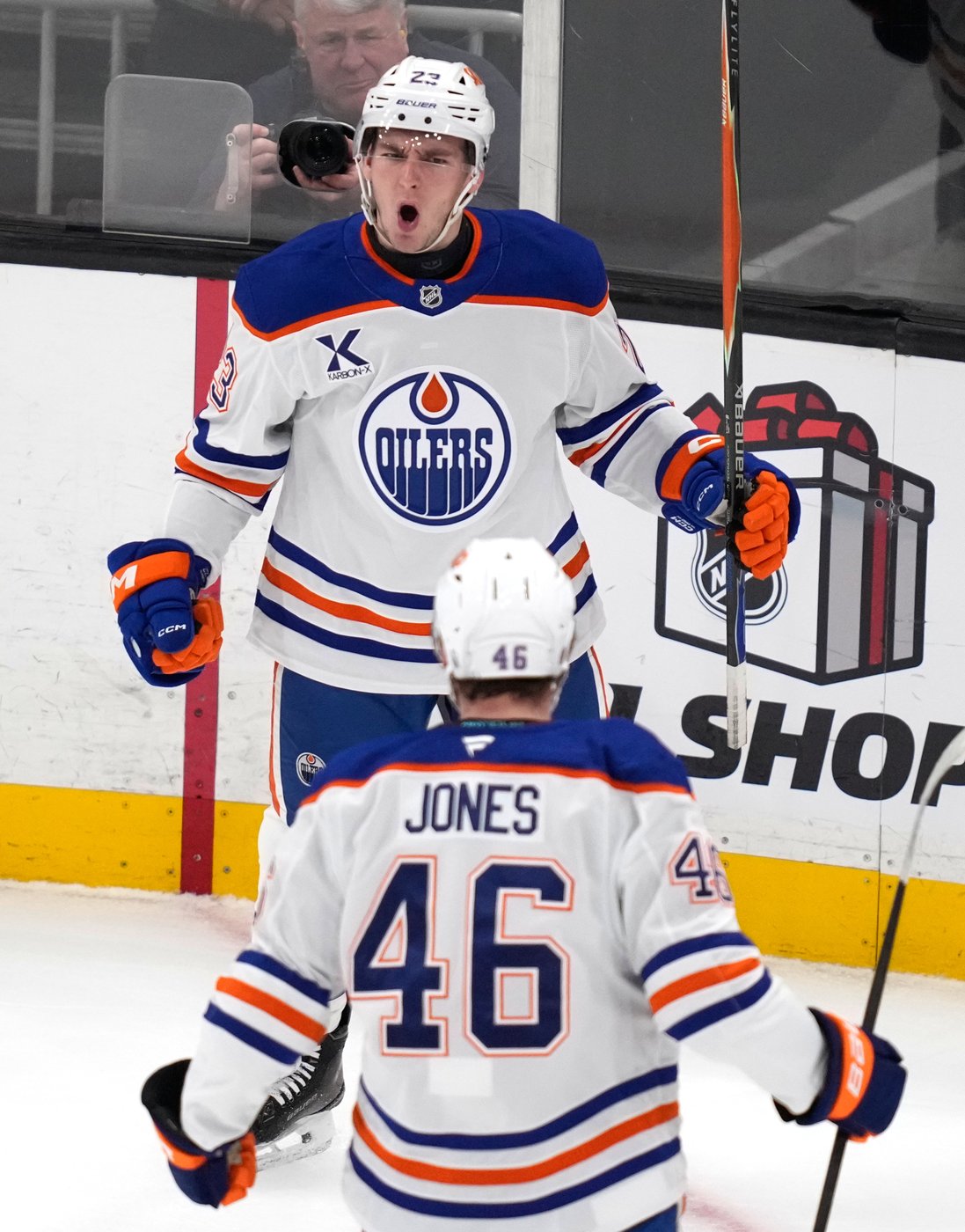 Connor McDavid scores short-handed, sets up power-play goal in Oilers' 3-1 win over Bruins | iNFOnews.ca