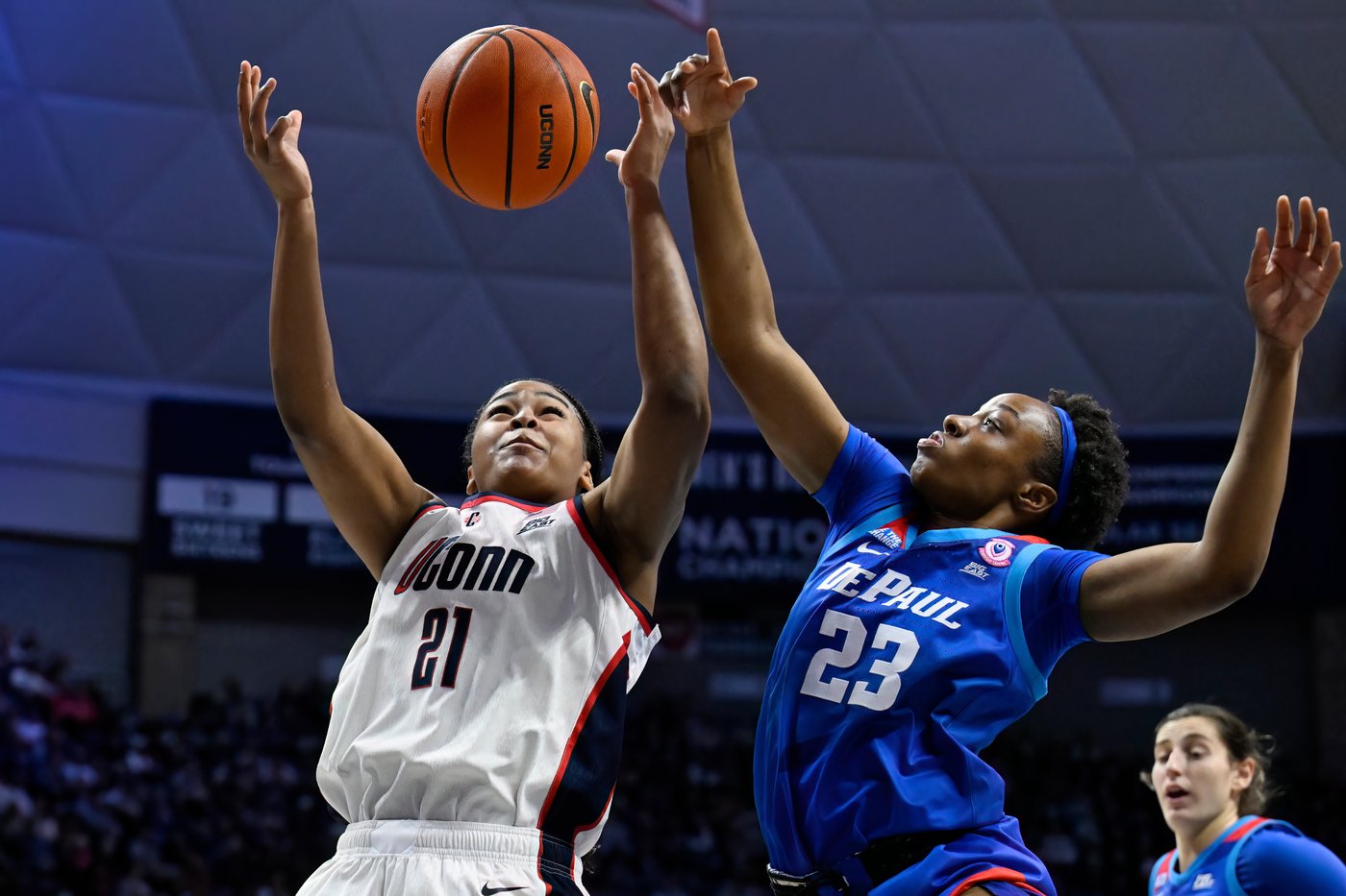 UConn's 23 steals lead top-ranked Huskies past DePaul on a day when Sue Bird's number is retired | iNFOnews.ca