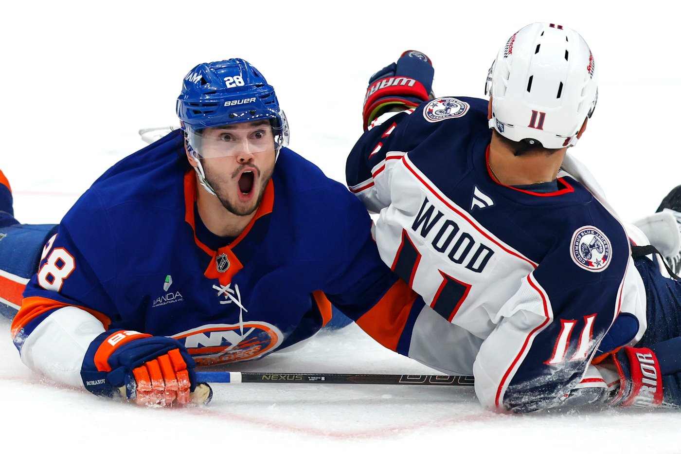 Schaefer stars as the Islanders score 2 late goals to edge Blue Jackets 3-2 | iNFOnews.ca