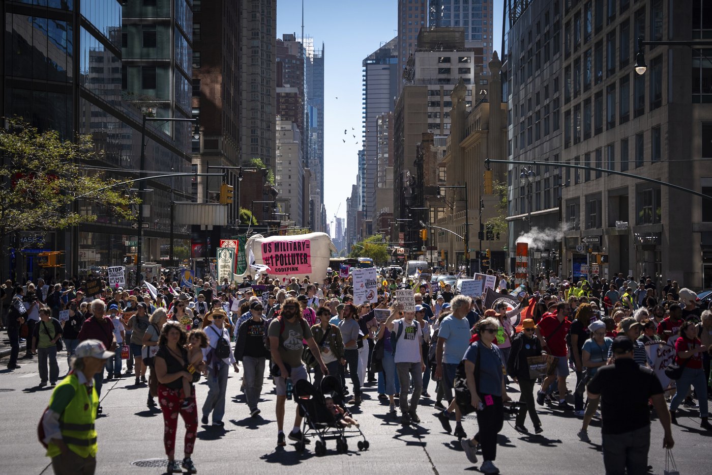 Marchers gather in worldwide protest of financial institutions 'profiting off the climate crisis' | iNFOnews.ca Marchers gather in worldwide protest of financial institutions 'profiting off the climate crisis' | iNFOnews.ca