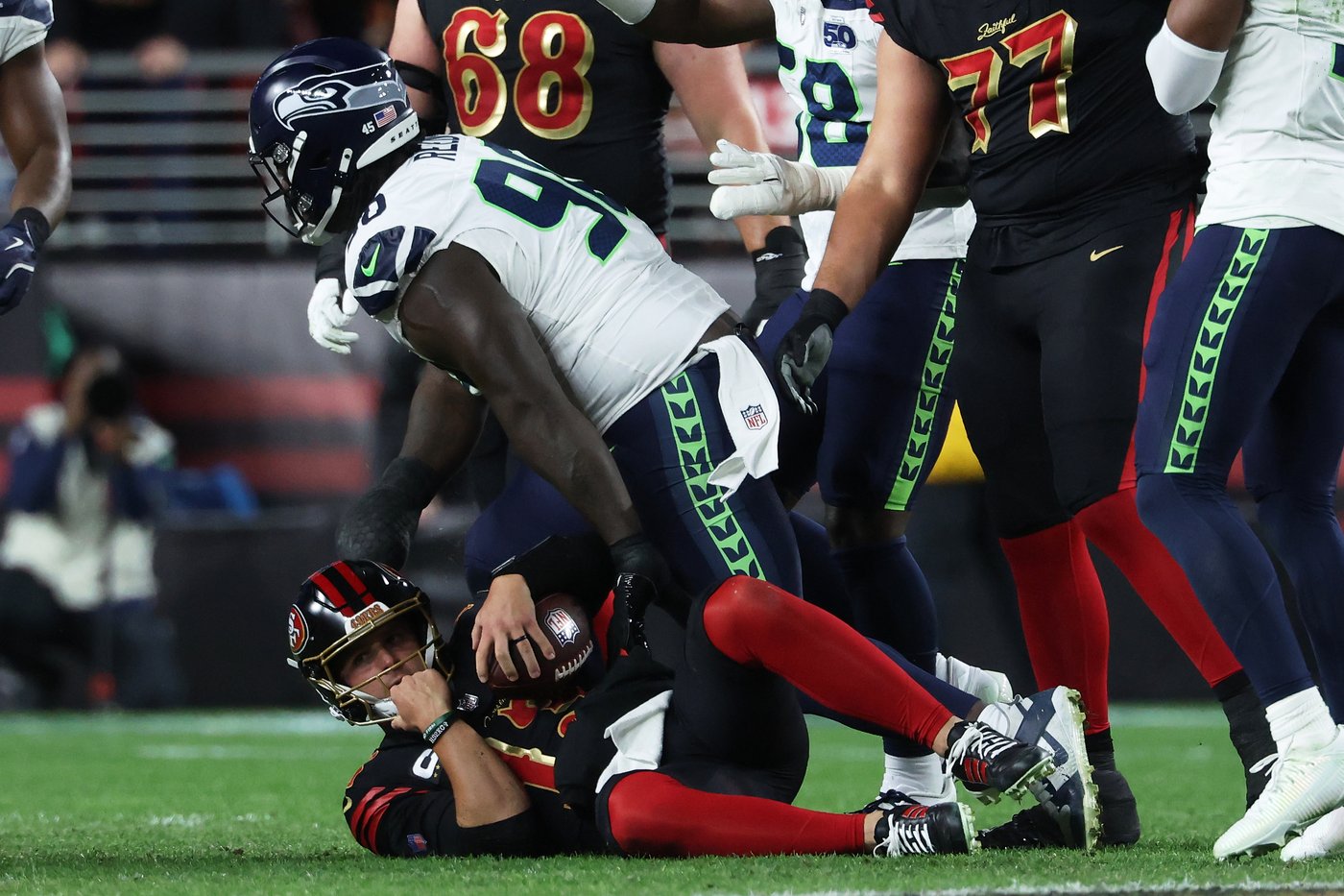 Seahawks secure No. 1 seed in NFC and division title with dominant 13-3 win over 49ers | iNFOnews.ca