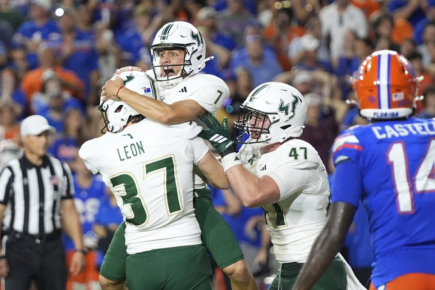 South Florida assistants temporarily cause elevator stoppage amid Swamp celebration | iNFOnews.ca South Florida assistants temporarily cause elevator stoppage amid Swamp celebration | iNFOnews.ca