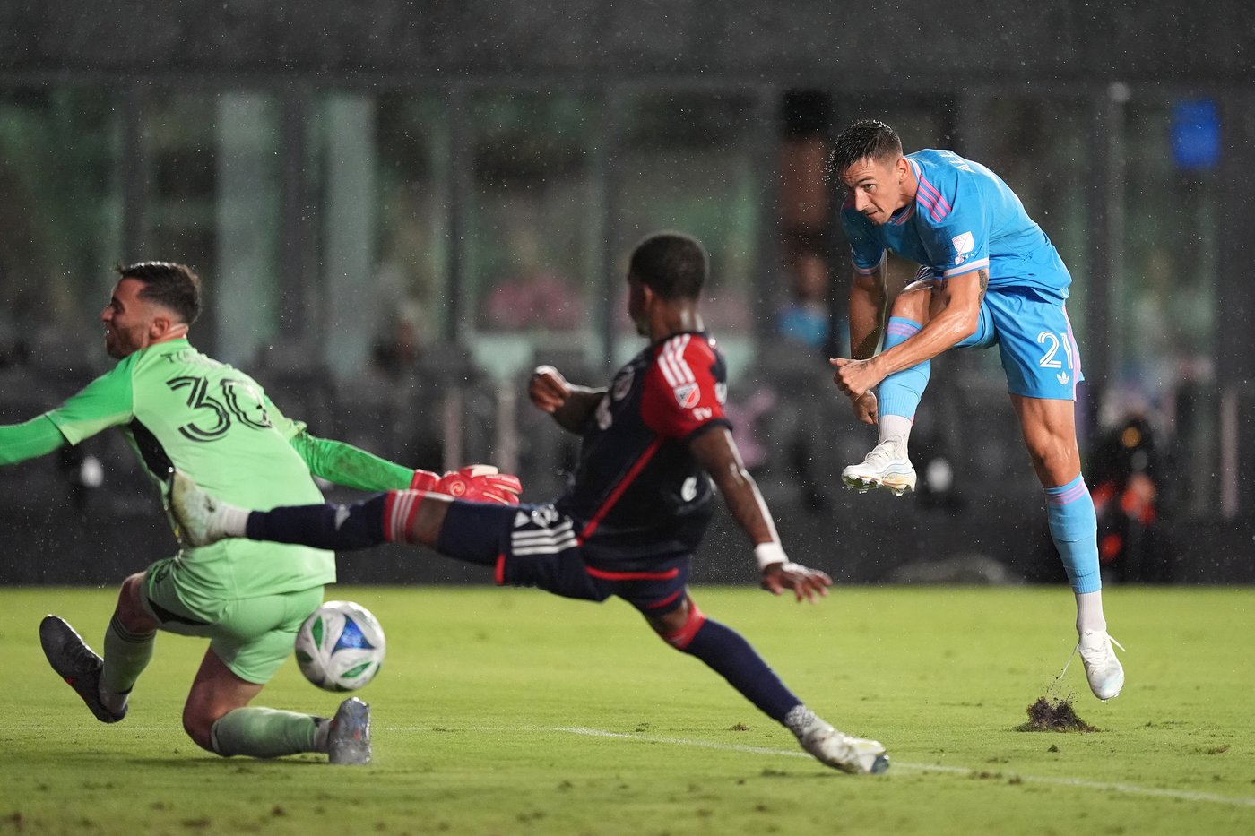 Allende, Alba and Messi help Miami beat Revolution 4-1 | iNFOnews.ca