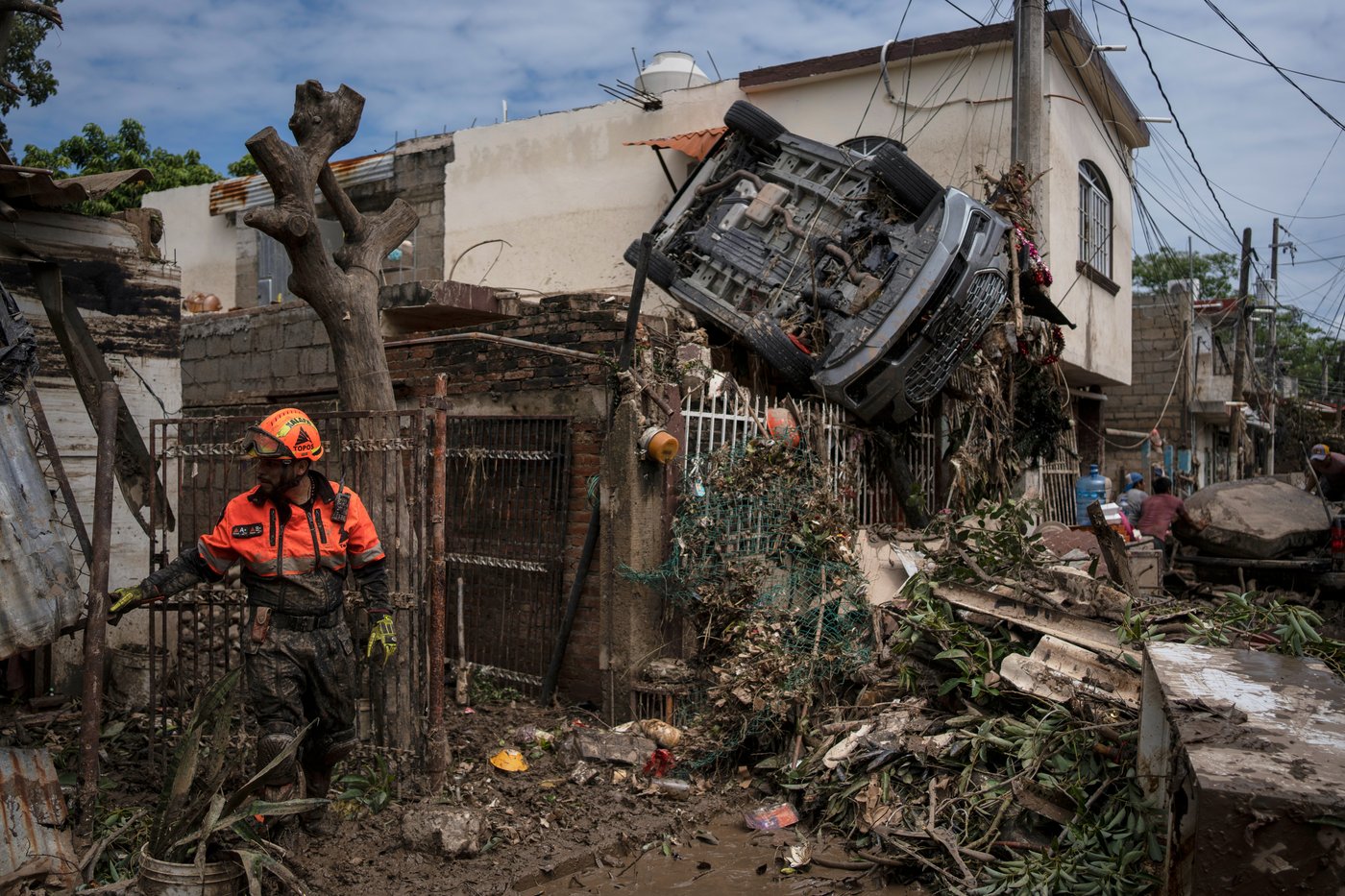 Death toll from torrential rains in Mexico rises to 64 as search expands | iNFOnews.ca Death toll from torrential rains in Mexico rises to 64 as search expands | iNFOnews.ca