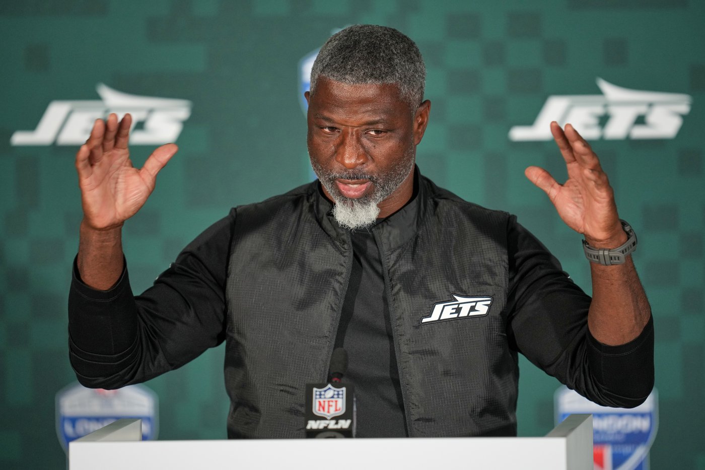 Jets owner Woody Johnson blames 0-7 start on QB play and defends coach Aaron Glenn | iNFOnews.ca Jets owner Woody Johnson blames 0-7 start on QB play and defends coach Aaron Glenn | iNFOnews.ca
