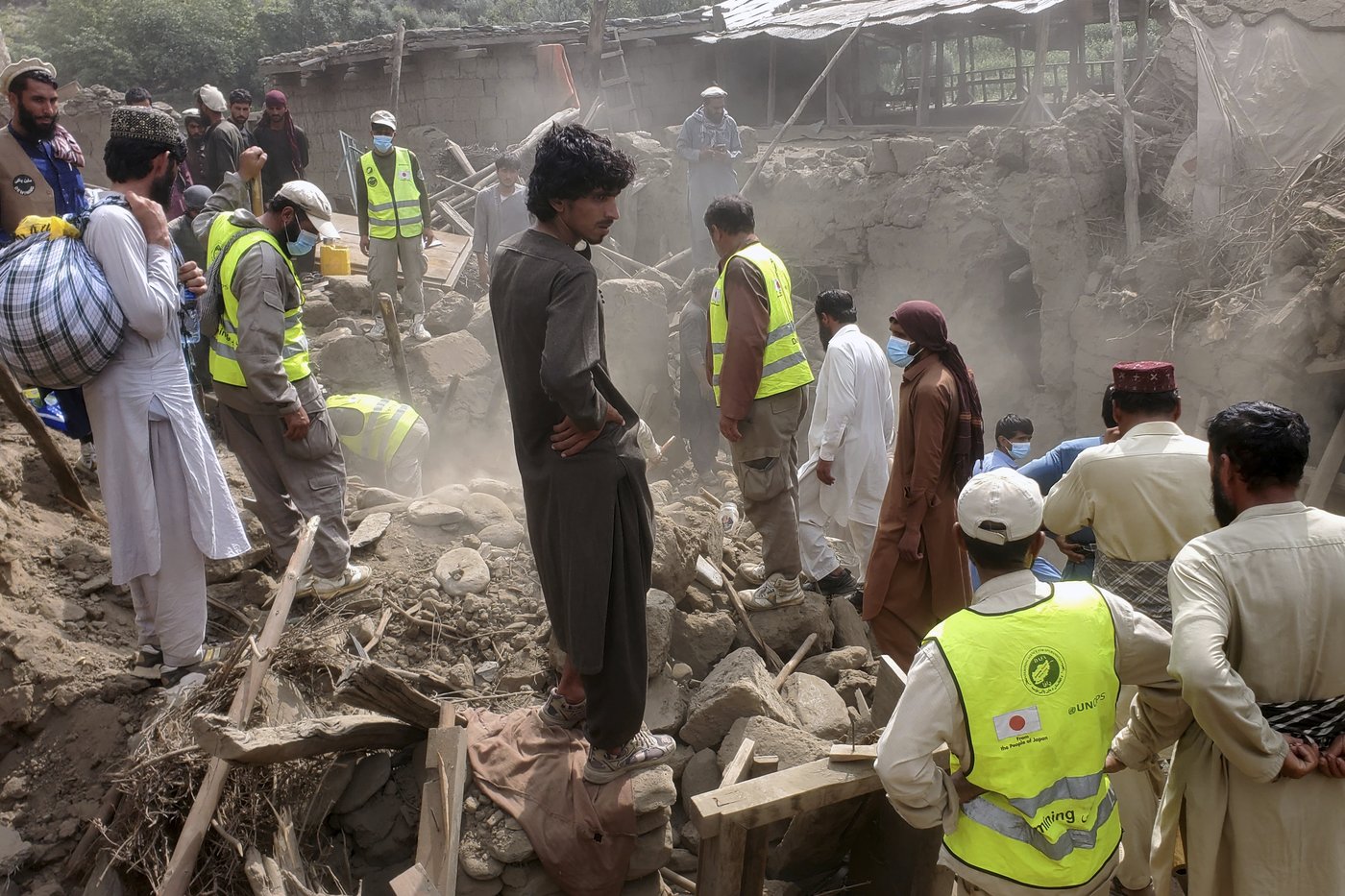 A devastating earthquake in Afghanistan: See the photos | iNFOnews.ca