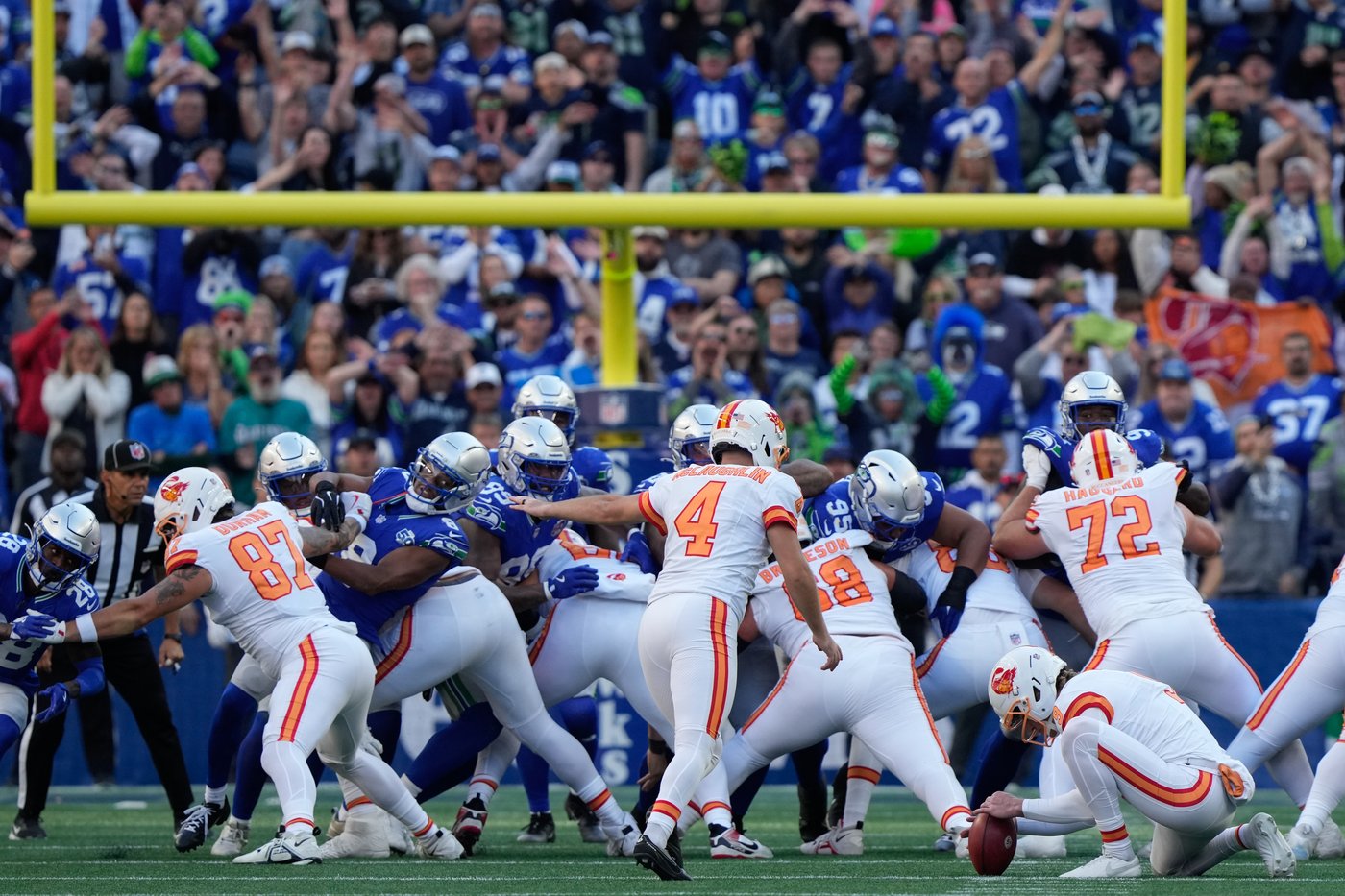 David's pick sets up winning FG as Bucs beat Seahawks 38-35 in duel between Mayfield and Darnold | iNFOnews.ca