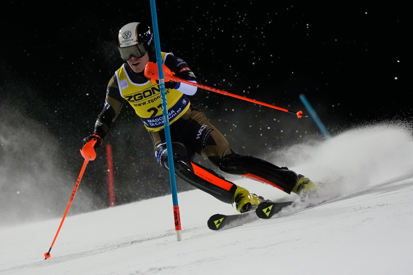 Clément Noël triumphs in World Cup night slalom, dashing Eduard Hallberg's hopes | iNFOnews.ca