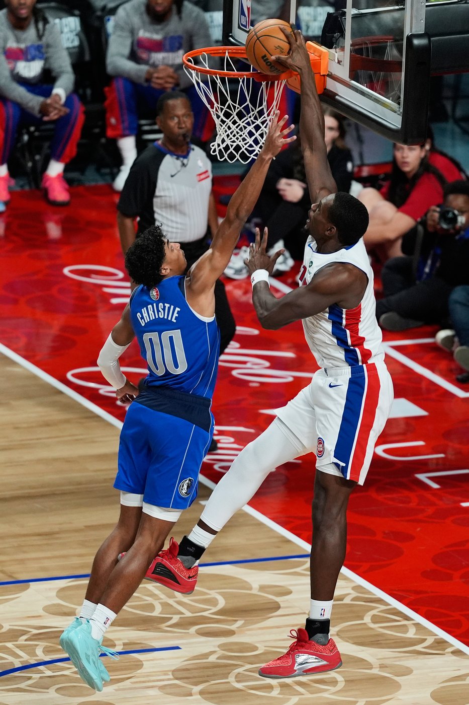 Jalen Duren's 33 points lead Pistons to victory over Mavericks in Mexico City | iNFOnews.ca Jalen Duren's 33 points lead Pistons to victory over Mavericks in Mexico City | iNFOnews.ca