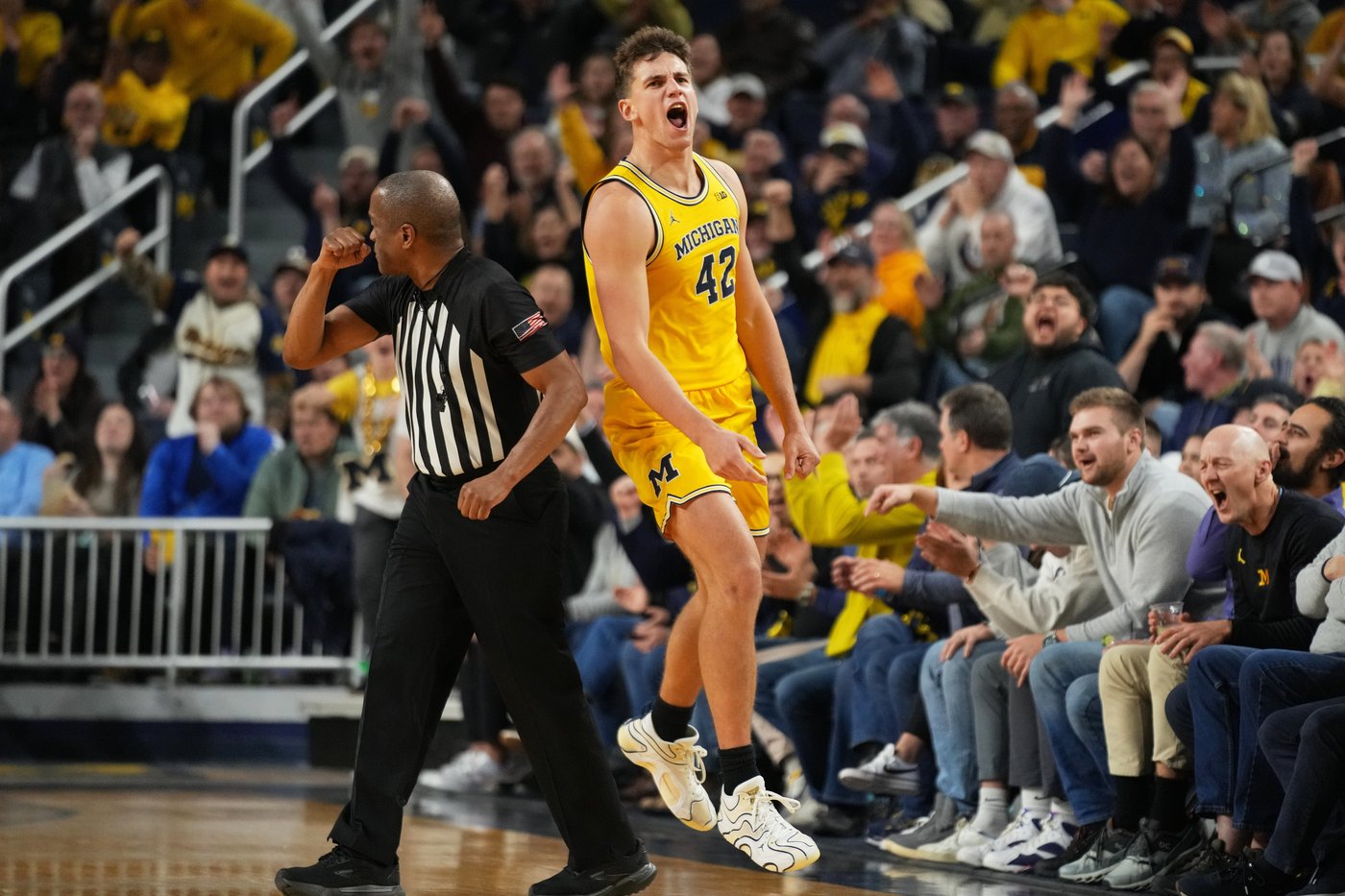 No. 2 Michigan routs Villanova 89-61, remaining unbeaten with 6th straight win by 25-plus points | iNFOnews.ca No. 2 Michigan routs Villanova 89-61, remaining unbeaten with 6th straight win by 25-plus points | iNFOnews.ca
