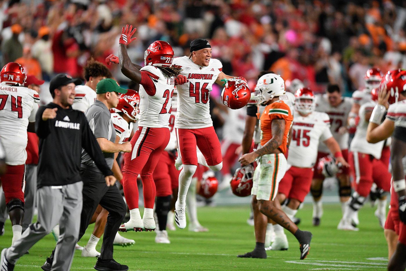 Miami's perfect season hopes are dashed as Beck throws 4 interceptions in loss to Louisville | iNFOnews.ca Miami's perfect season hopes are dashed as Beck throws 4 interceptions in loss to Louisville | iNFOnews.ca