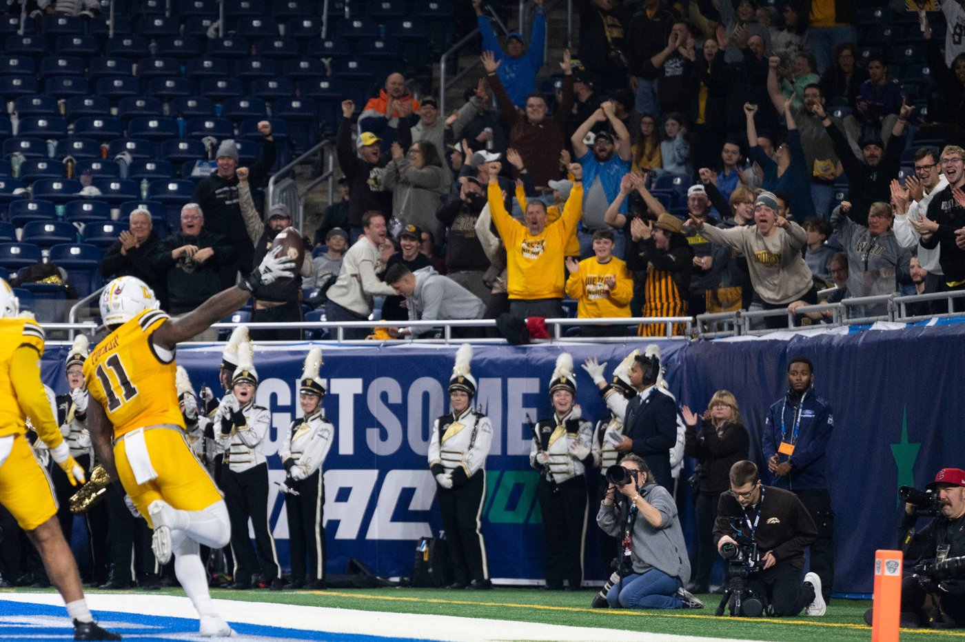 Jalen Buckley's two long touchdown runs lead Western Michigan to MAC Championship | iNFOnews.ca