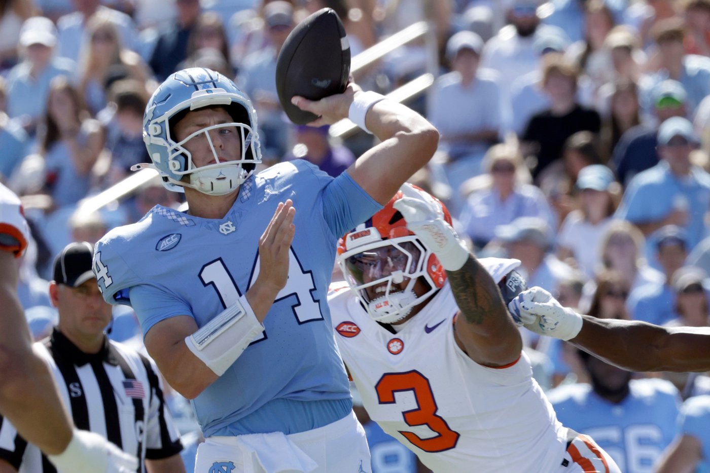 Clemson rolls out of open date by beating North Carolina 38-10 in Swinney-Belichick coaching matchup | iNFOnews.ca