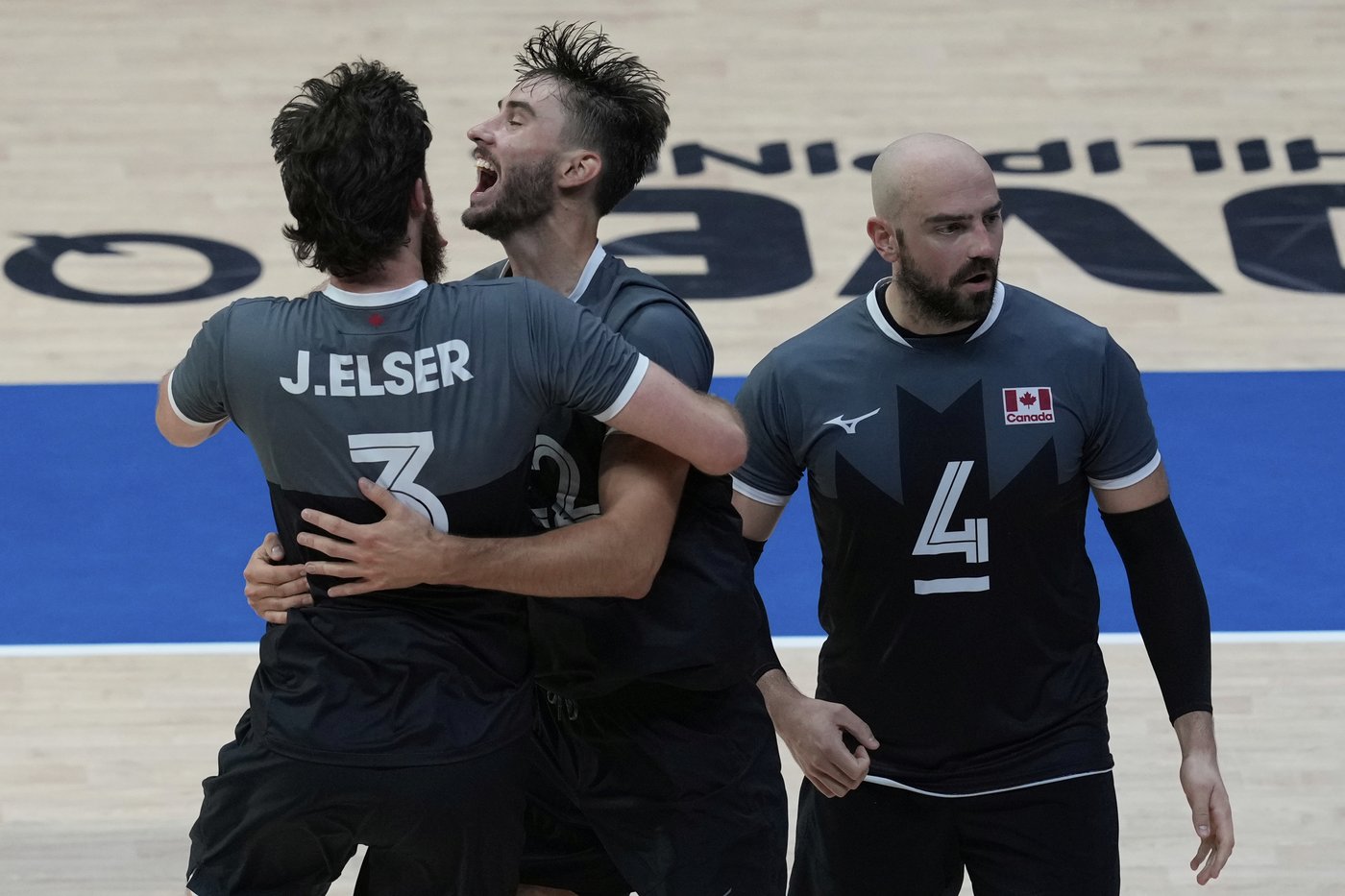 Canada advances to Round of 16 at men's volleyball championship with upset of Japan | iNFOnews.ca