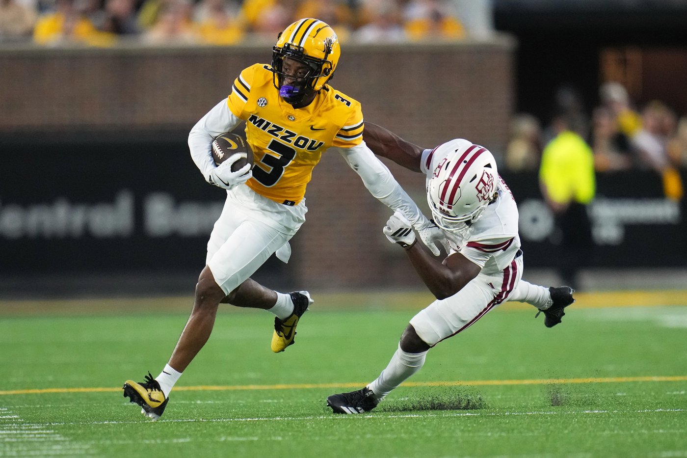 Pribula completes Missouri-record 21 straight passes, No. 20 Tigers beat UMass 42-6 | iNFOnews.ca