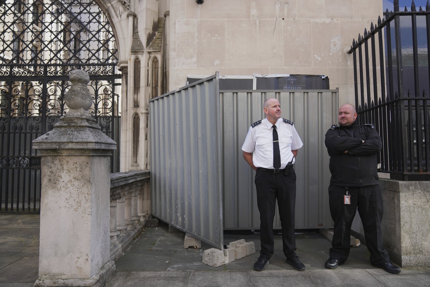 New Banksy mural of a judge beating a protester to be removed from outside London court | iNFOnews.ca New Banksy mural of a judge beating a protester to be removed from outside London court | iNFOnews.ca