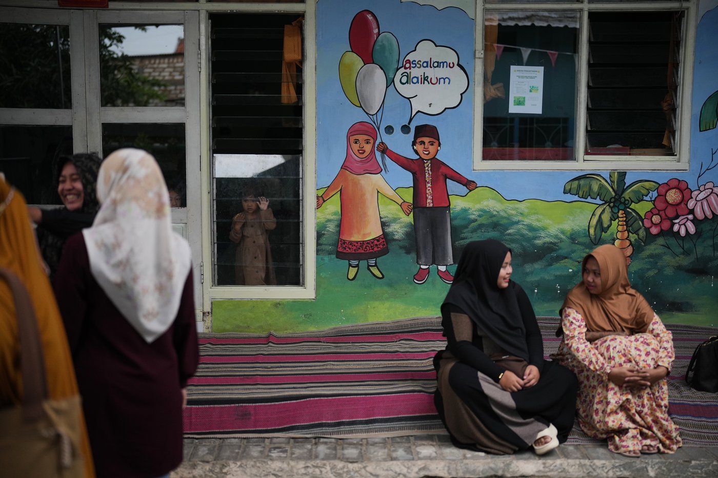 Photos show the efforts to curb a measles outbreak in Indonesia | iNFOnews.ca