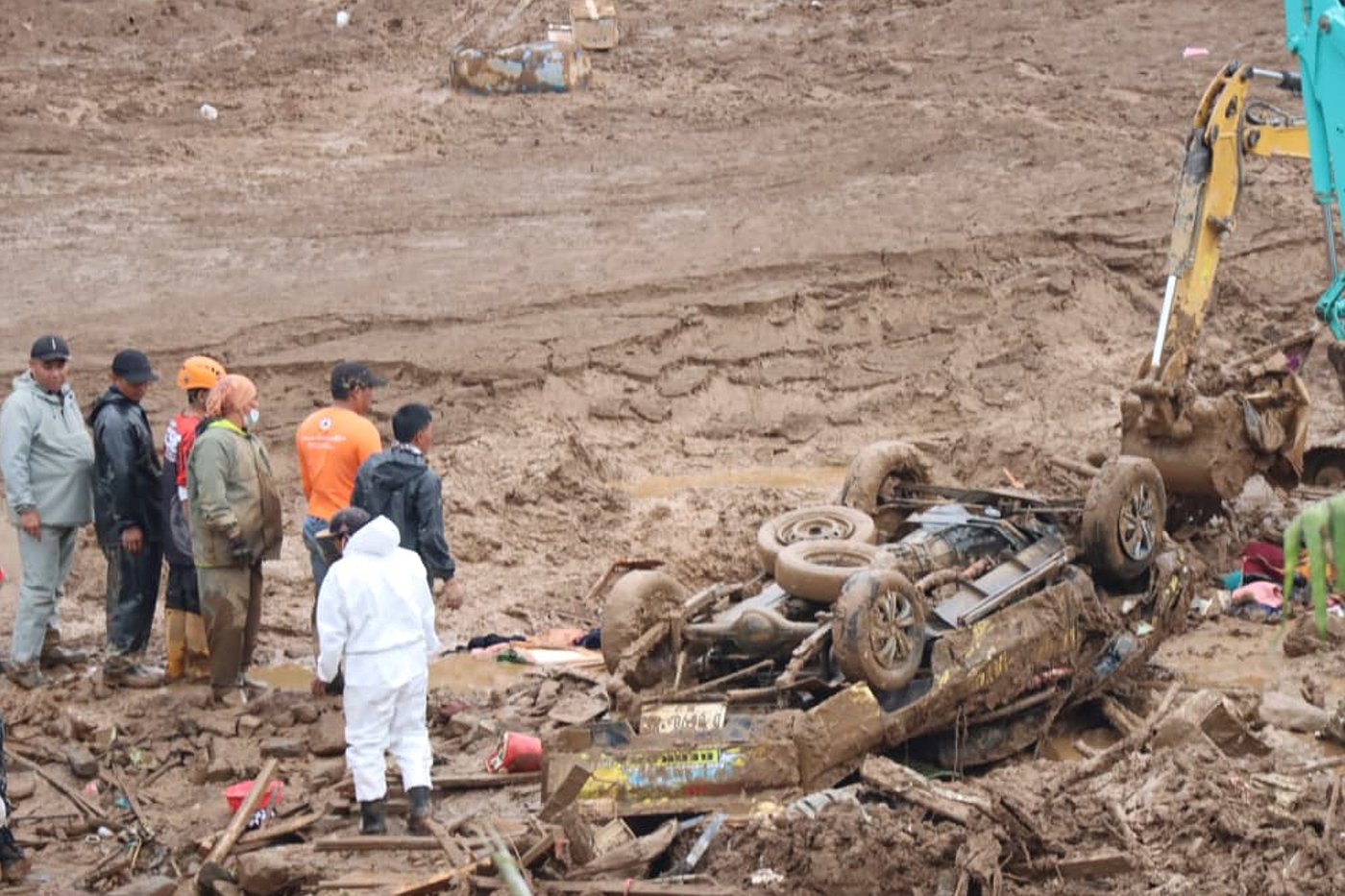 Indonesian marines among 42 missing in deadly West Java landslide | iNFOnews.ca