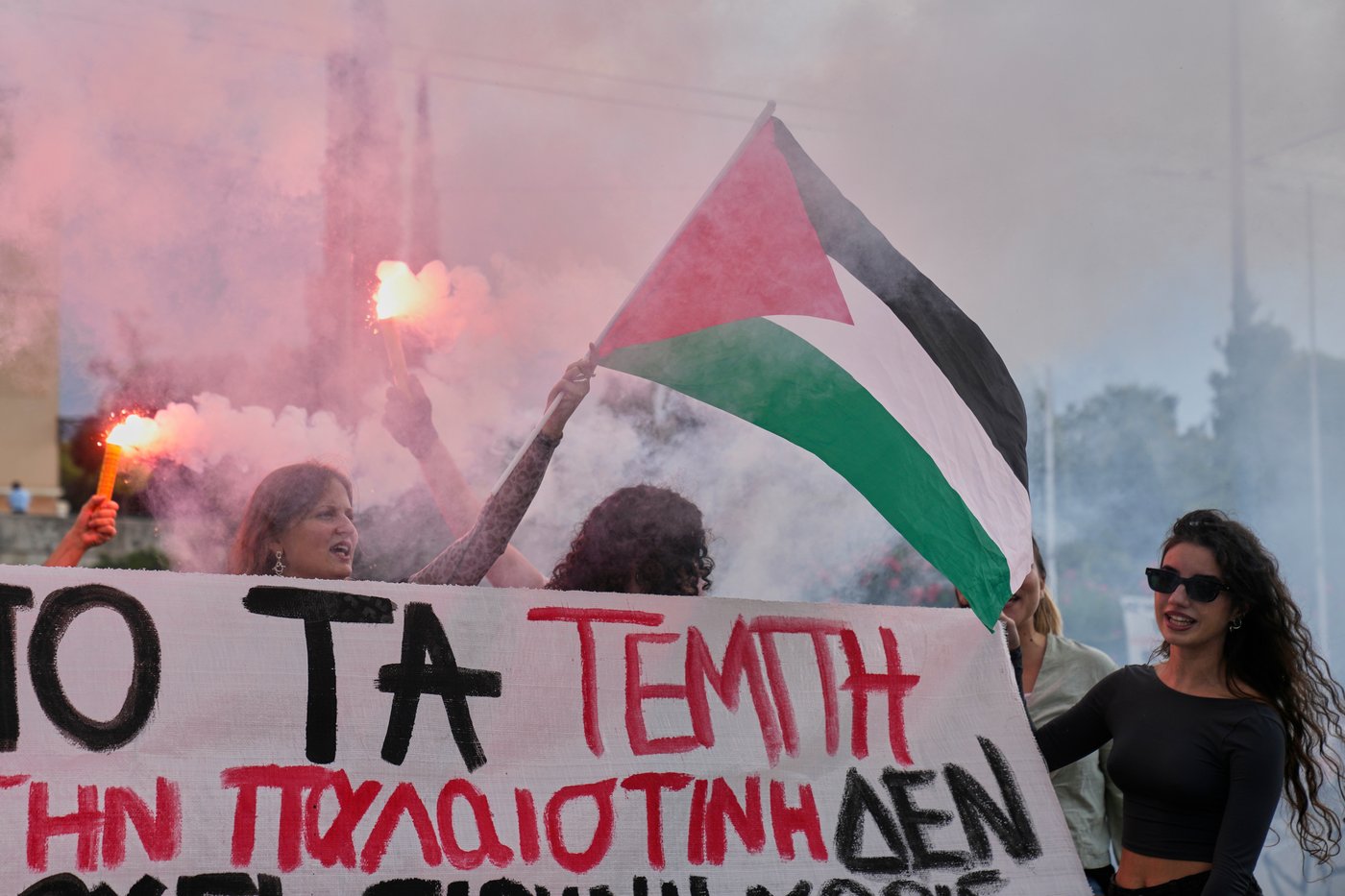 Thousands march in Athens against labor law changes, disrupt services nationwide | iNFOnews.ca