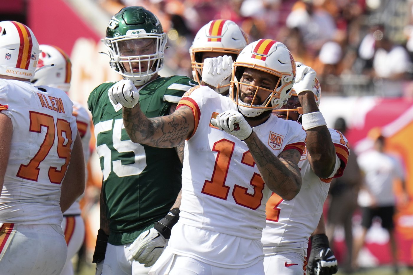 Bucs' Mike Evans expected to miss less than 4 weeks with hamstring injury, AP source says | iNFOnews.ca