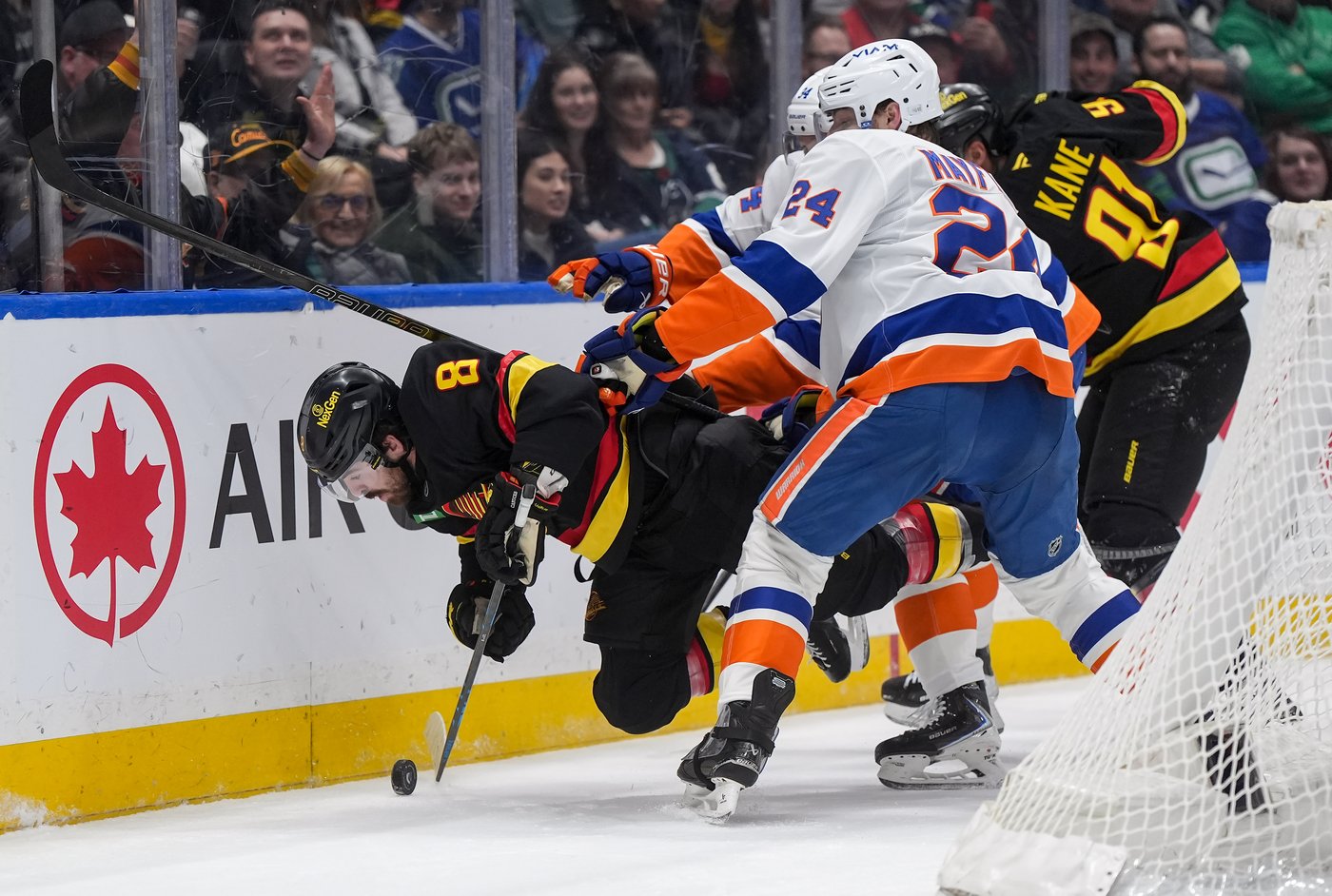 Vancouver Canucks coach calls out team for lingering 'defeated feeling' | iNFOnews.ca