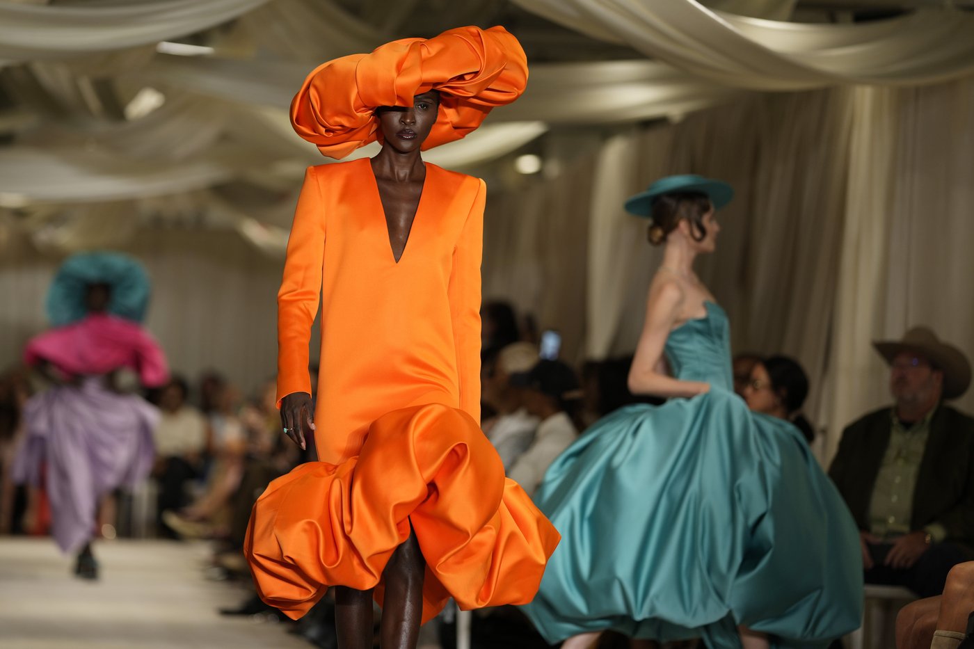 Christian Siriano transports New York Fashion Week attendees to the silver screen | iNFOnews.ca Christian Siriano transports New York Fashion Week attendees to the silver screen | iNFOnews.ca
