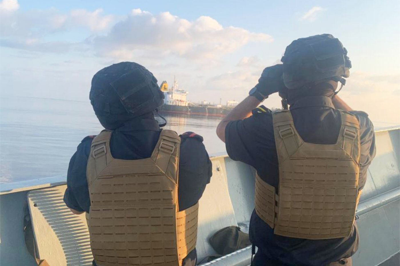 European Union vessel reaches ship raided by pirates off Somalia; all 24 crew on board safe | iNFOnews.ca European Union vessel reaches ship raided by pirates off Somalia; all 24 crew on board safe | iNFOnews.ca